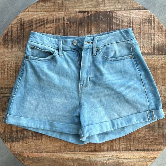 High Waist Shorts 3 Pair for Sale 3 Pair Bundle. Holds curves nicely - Picture 6 of 13